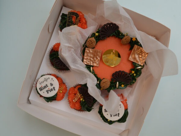 Sinterklaas-bento-cake-cupcakes